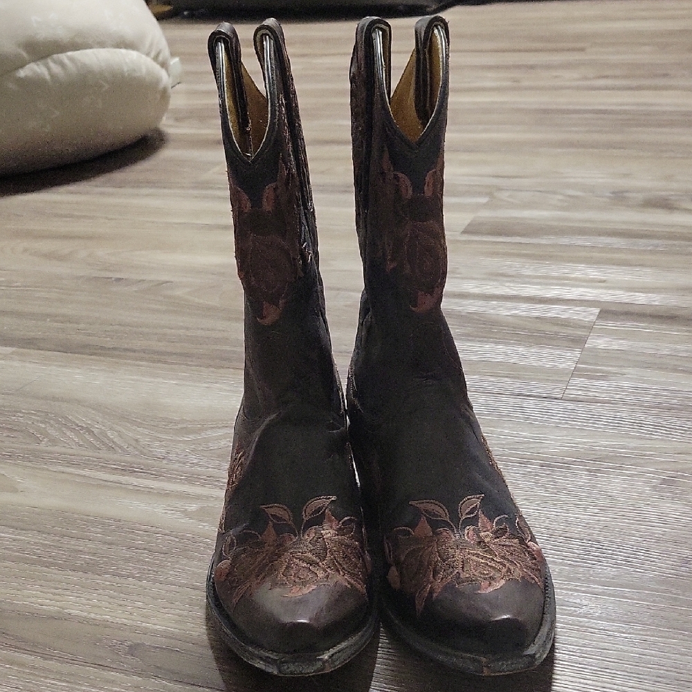 Black and Brown Western Boots